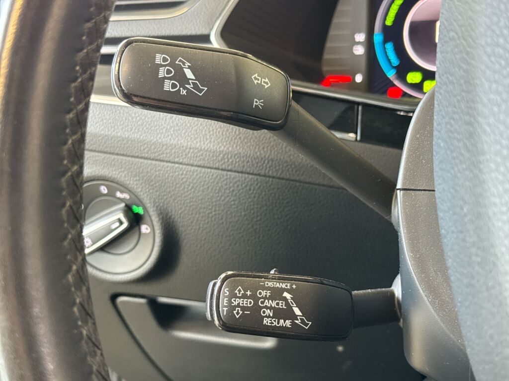 Skoda Superb 2020 Musta