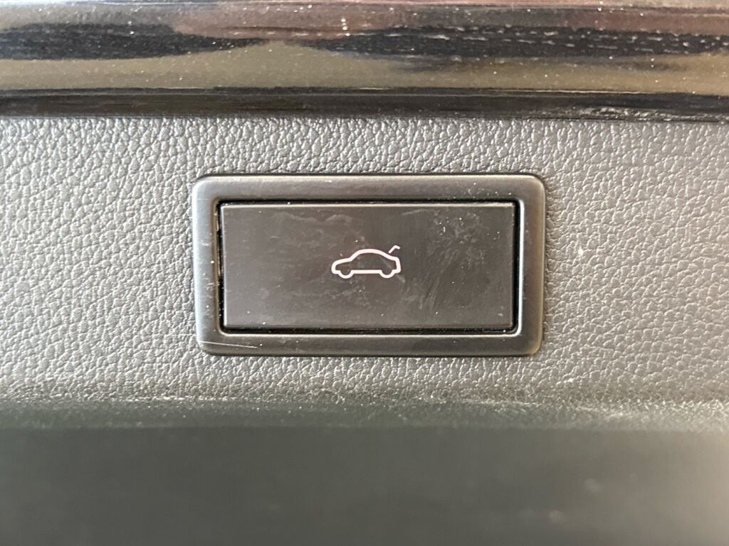 Skoda Superb 2020 Musta