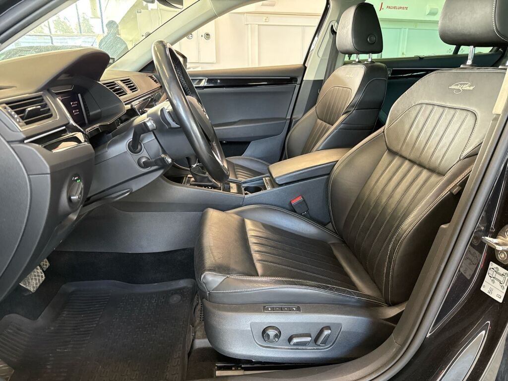 Skoda Superb 2020 Musta