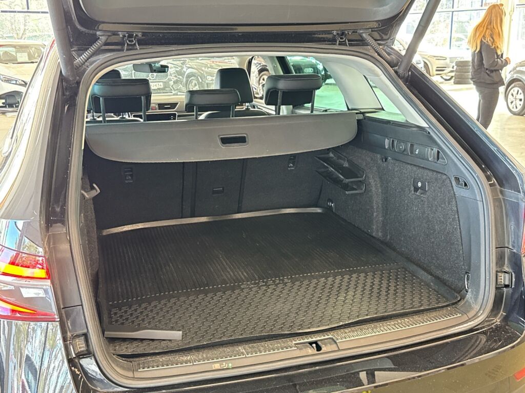 Skoda Superb 2020 Musta