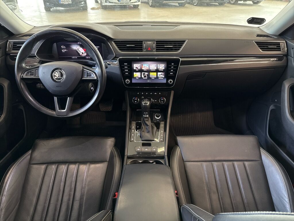 Skoda Superb 2020 Musta