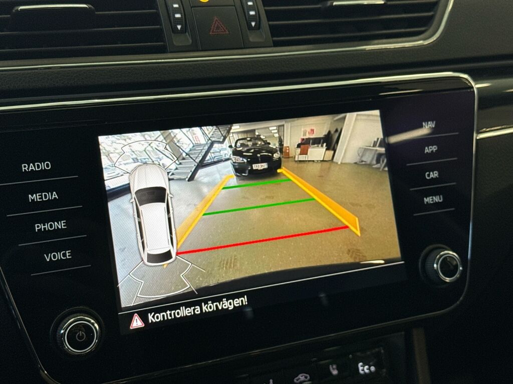 Skoda Superb 2020 Musta