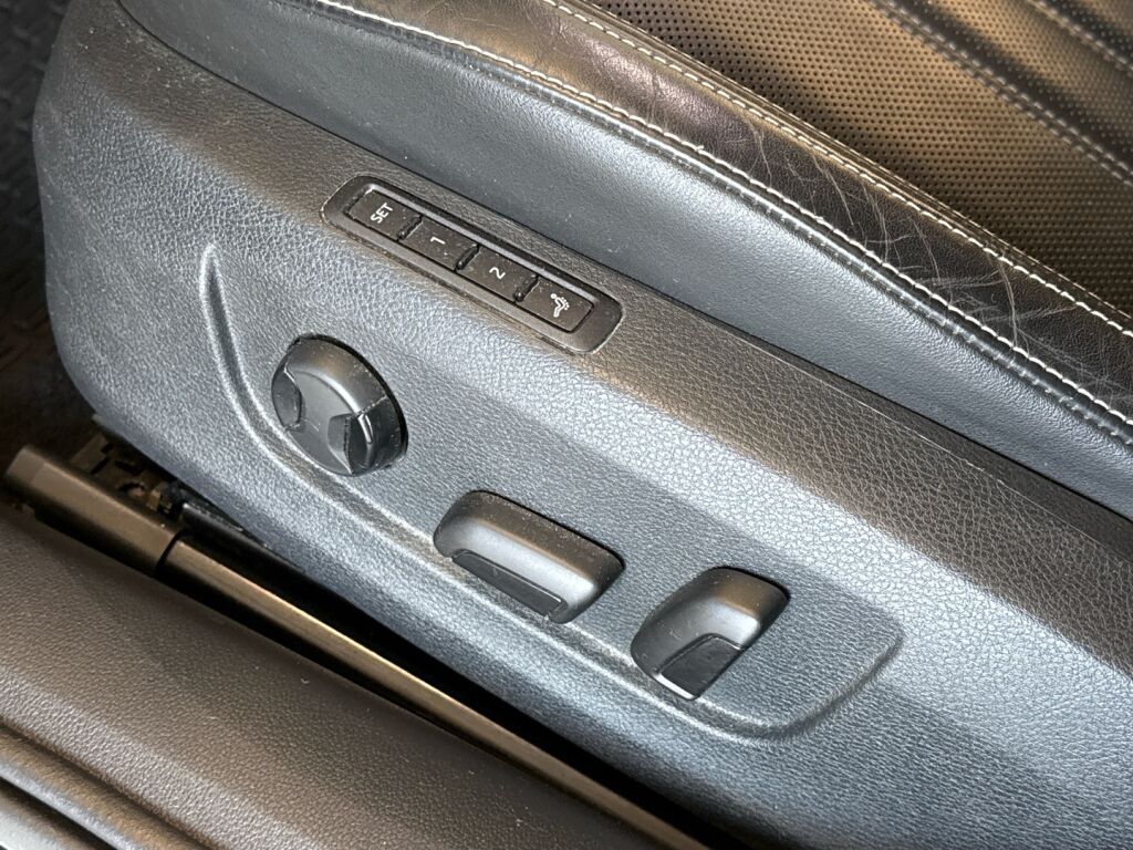 Skoda Superb 2020 Musta