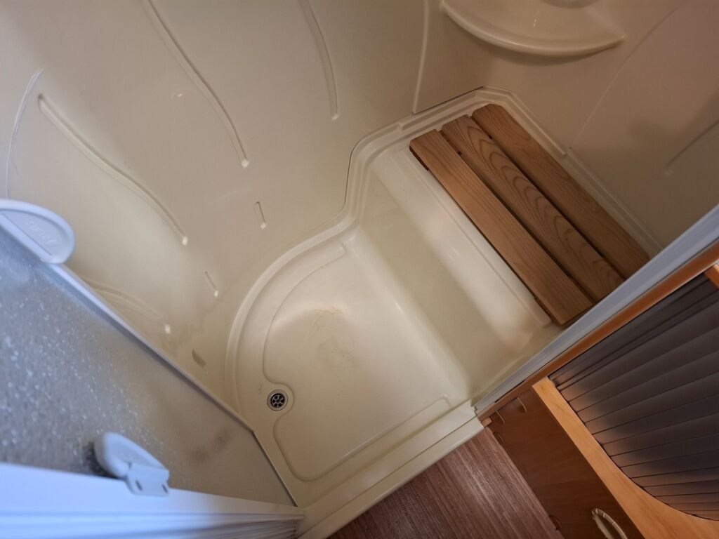 Adria Coral Plus 680 SP 2009 Valkoinen