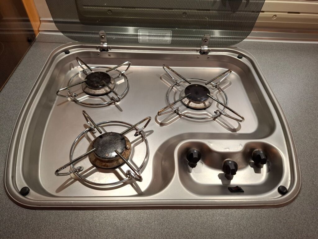 Adria Coral Plus 680 SP 2009 Valkoinen