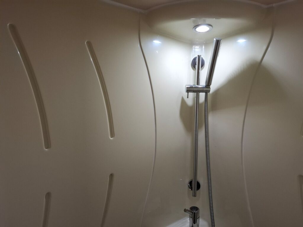 Adria Coral Plus 680 SP 2009 Valkoinen