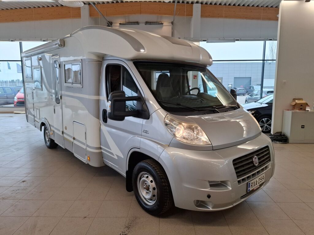 Adria Coral Plus 680 SP 2009 Valkoinen