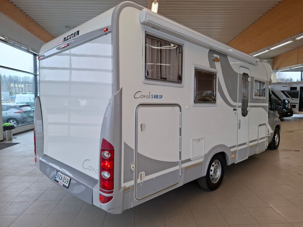 Adria Coral Plus 680 SP 2009 Valkoinen