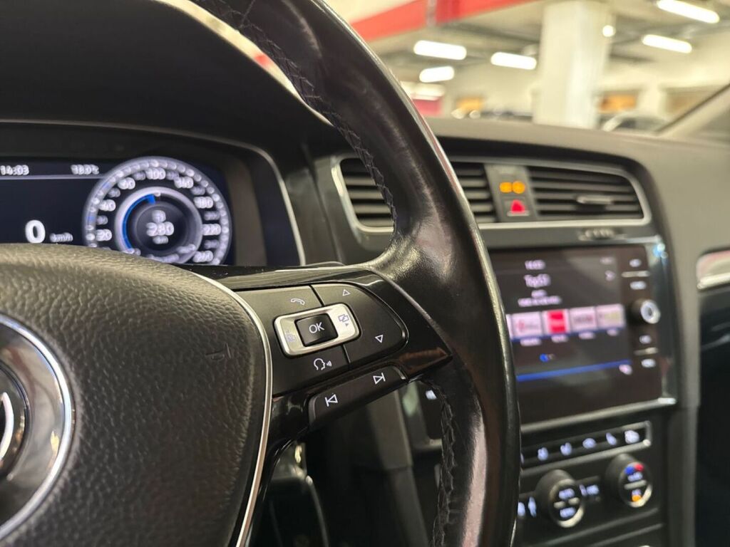 Volkswagen Golf 2018 Valkoinen