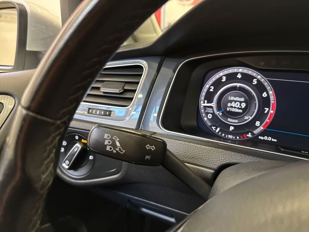 Volkswagen Golf 2018 Valkoinen