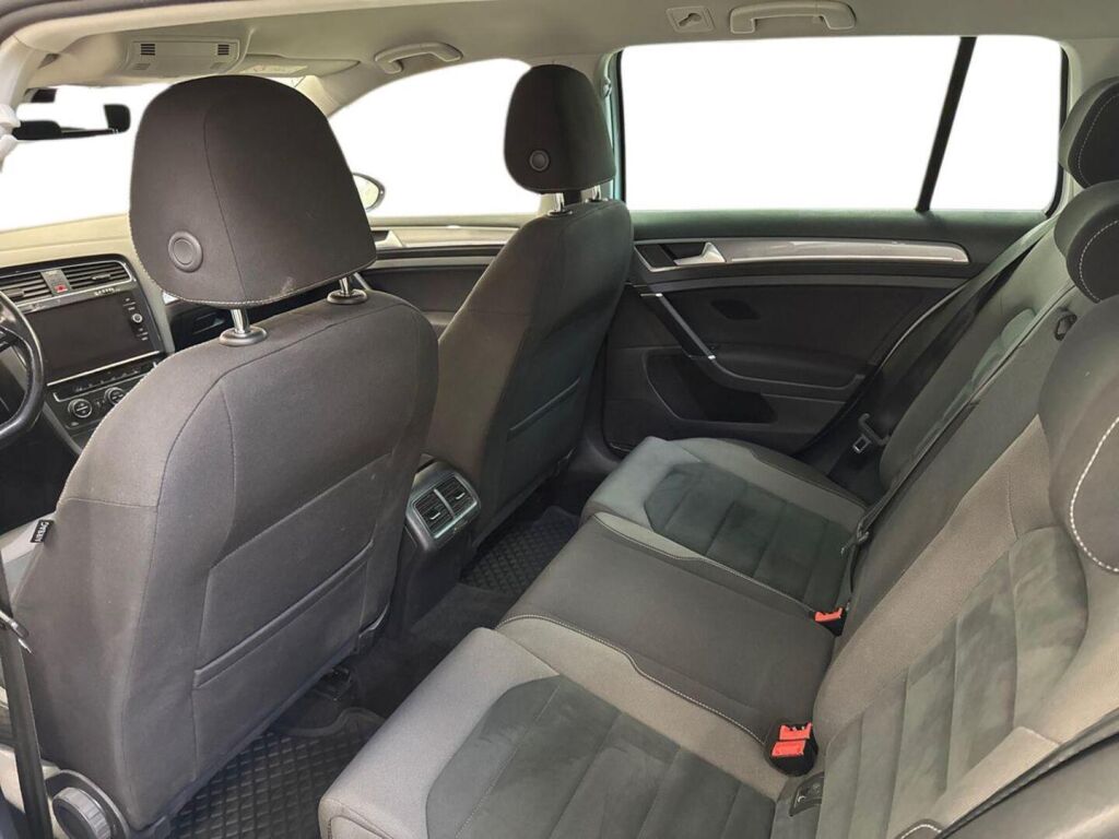 Volkswagen Golf 2018 Valkoinen