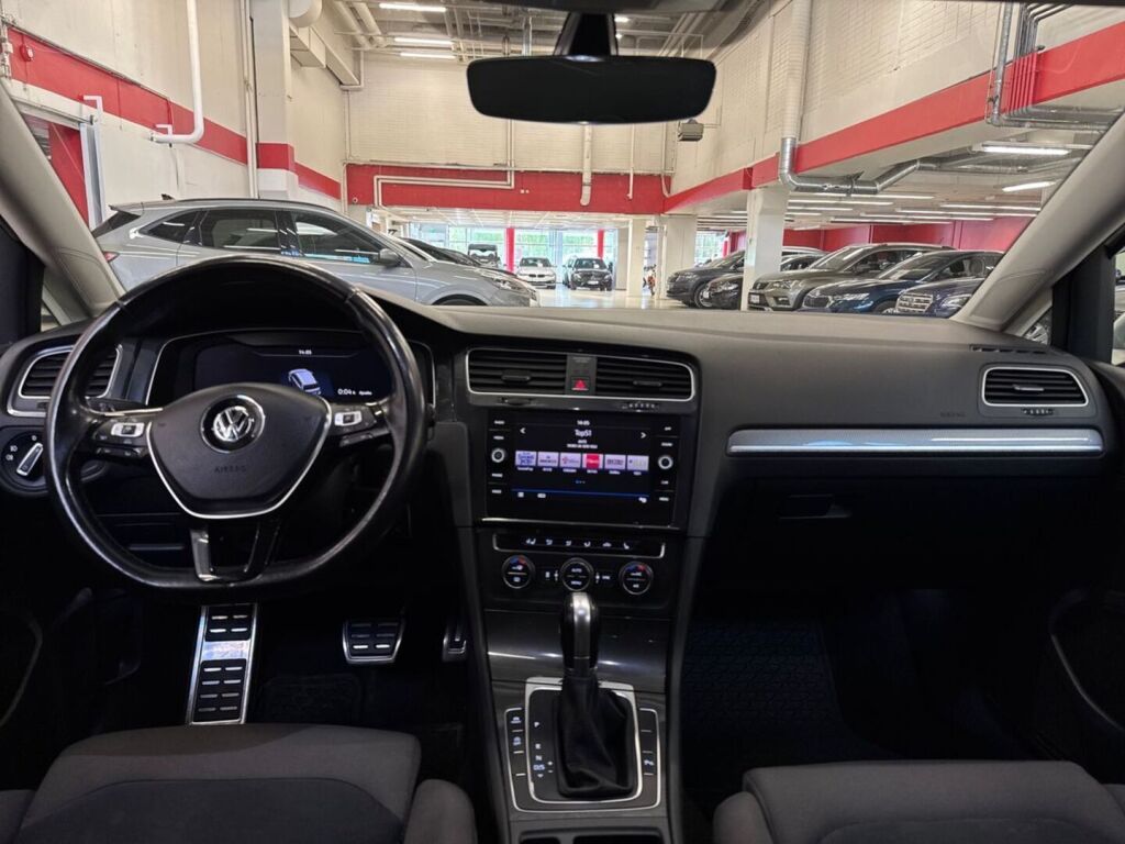 Volkswagen Golf 2018 Valkoinen