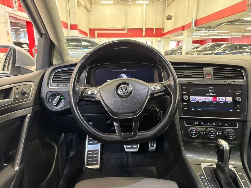Volkswagen Golf 2018 Valkoinen