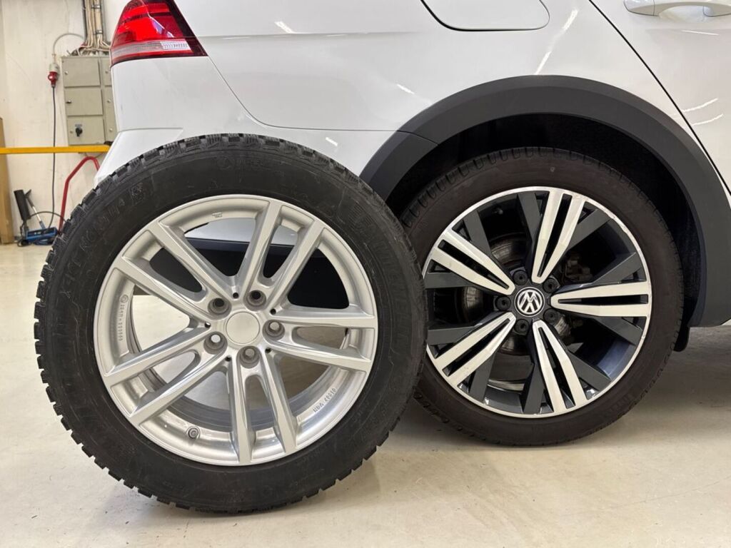 Volkswagen Golf 2018 Valkoinen