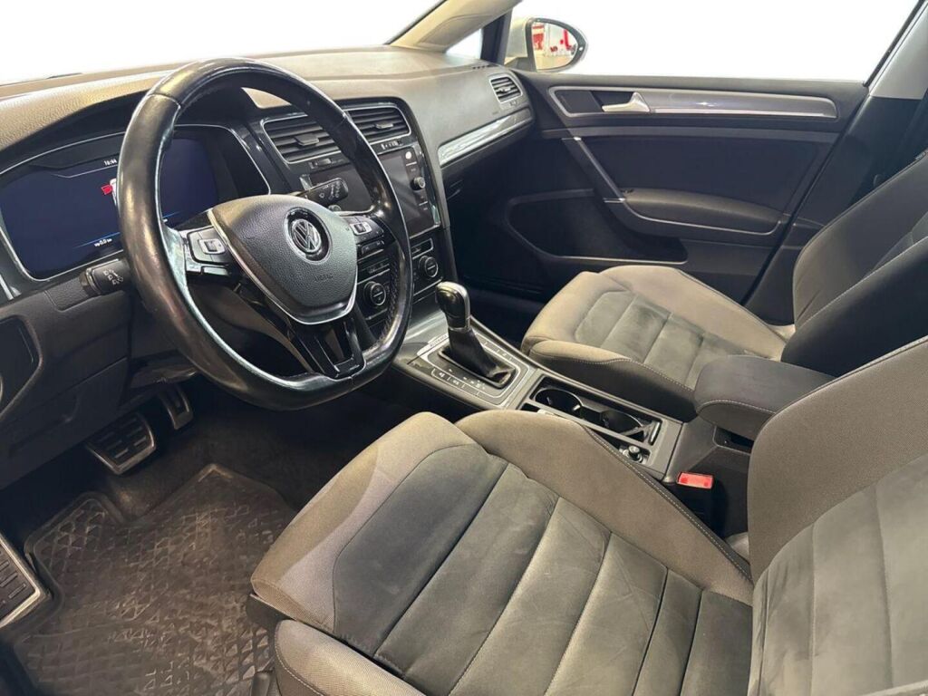 Volkswagen Golf 2018 Valkoinen