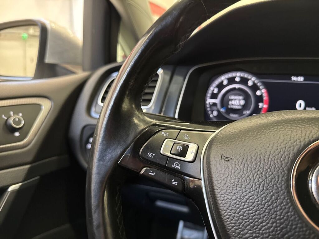 Volkswagen Golf 2018 Valkoinen