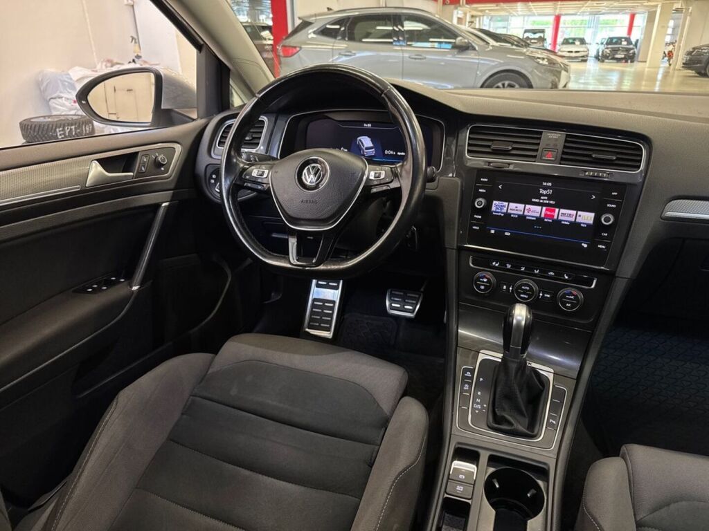 Volkswagen Golf 2018 Valkoinen