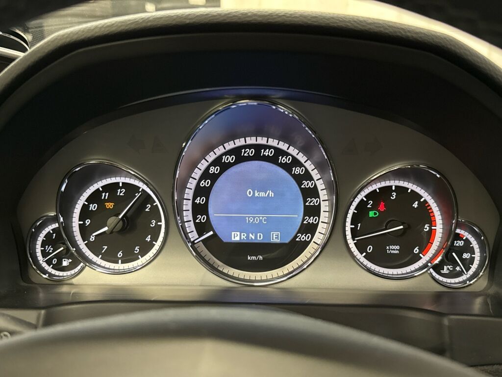 Mercedes-Benz E 2011 Valkoinen