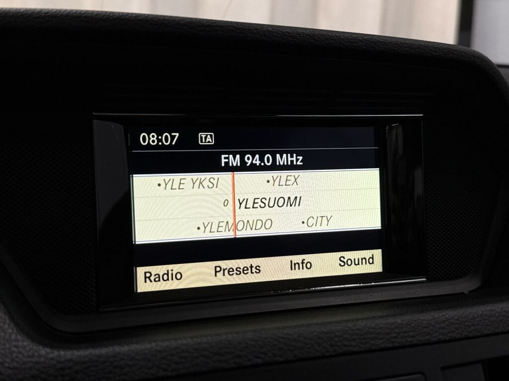 Mercedes-Benz E 2011 Valkoinen