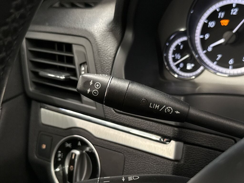 Mercedes-Benz E 2011 Valkoinen