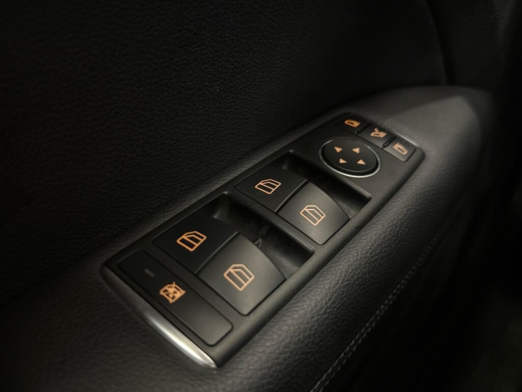 Mercedes-Benz E 2011 Valkoinen