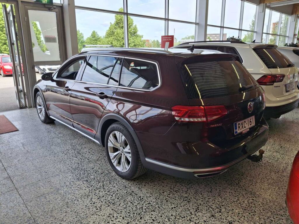 Volkswagen Passat 2017 Punainen