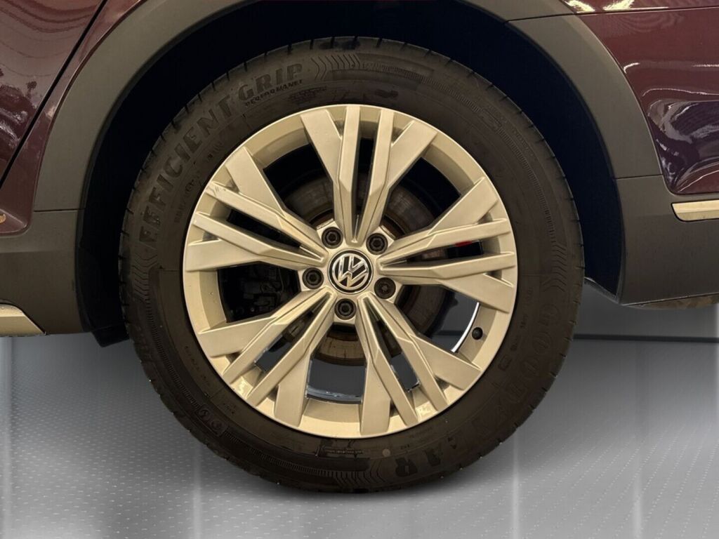 Volkswagen Passat 2017 Punainen