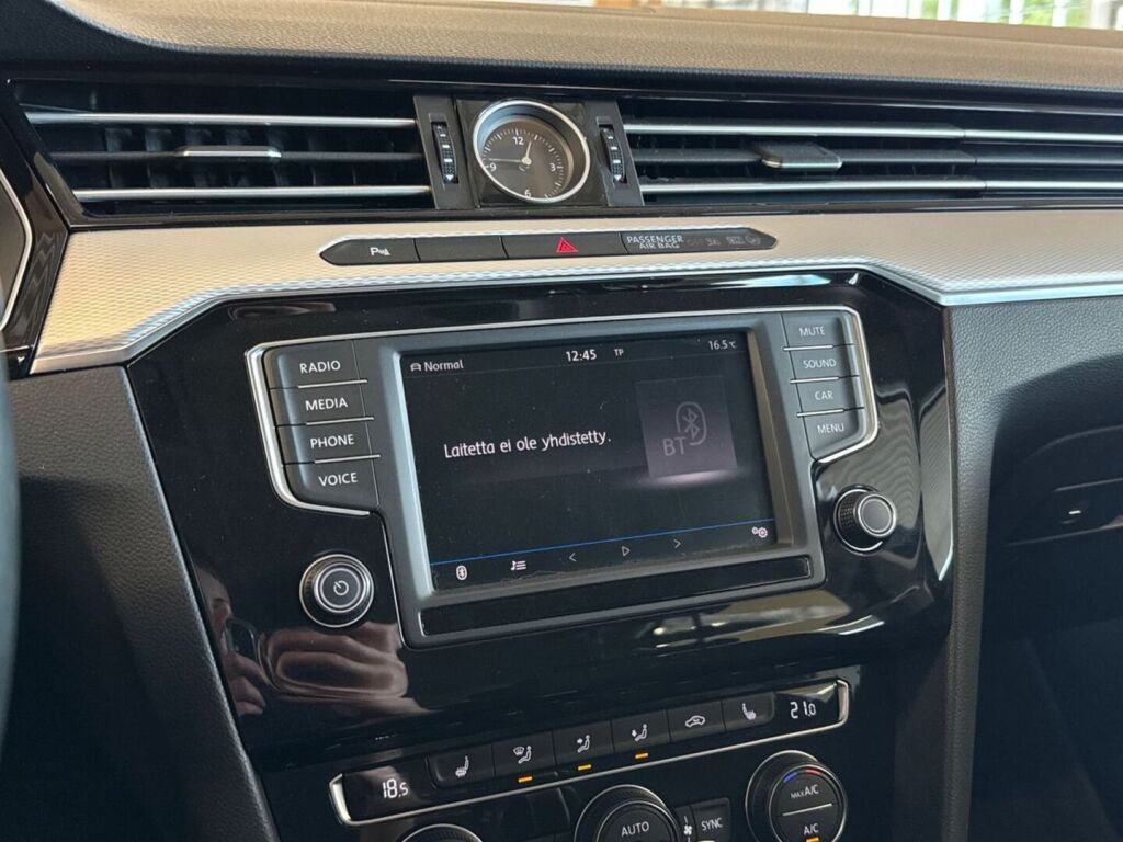 Volkswagen Passat 2017 Punainen