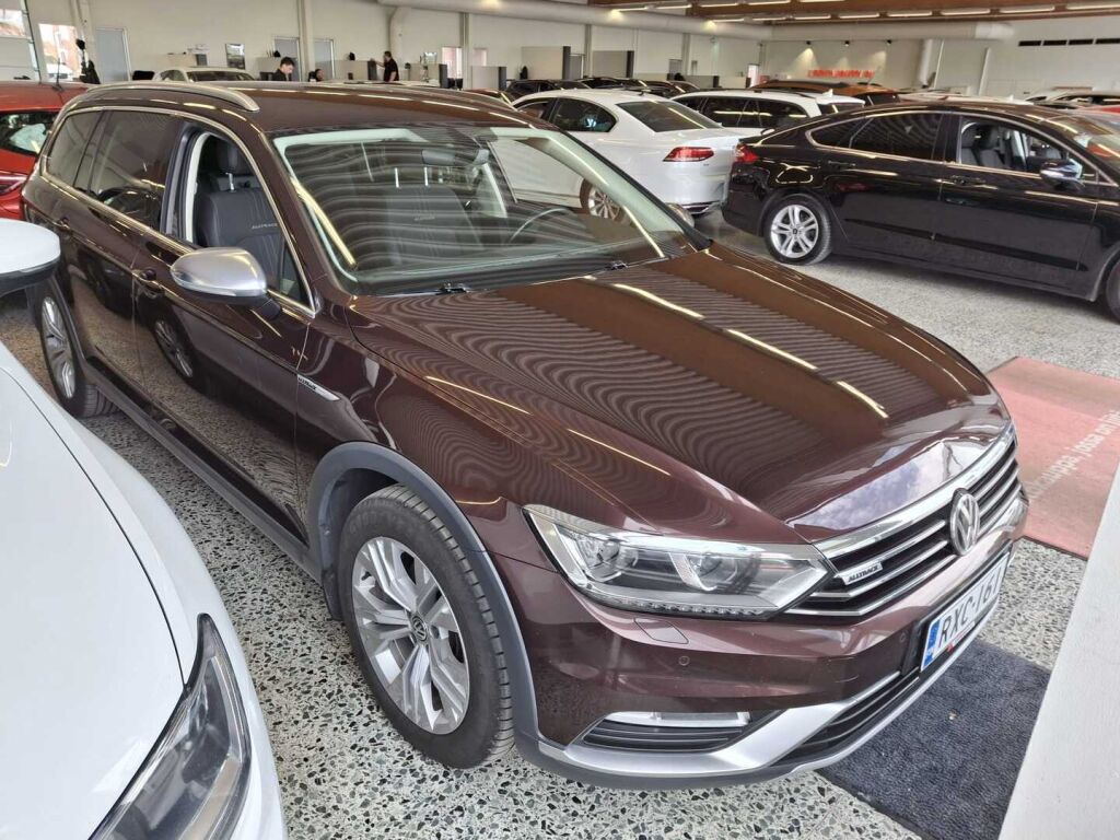 Volkswagen Passat 2017 Punainen