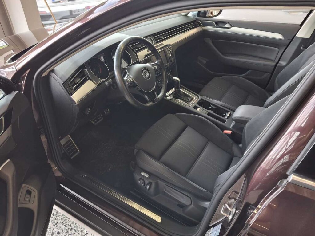 Volkswagen Passat 2017 Punainen