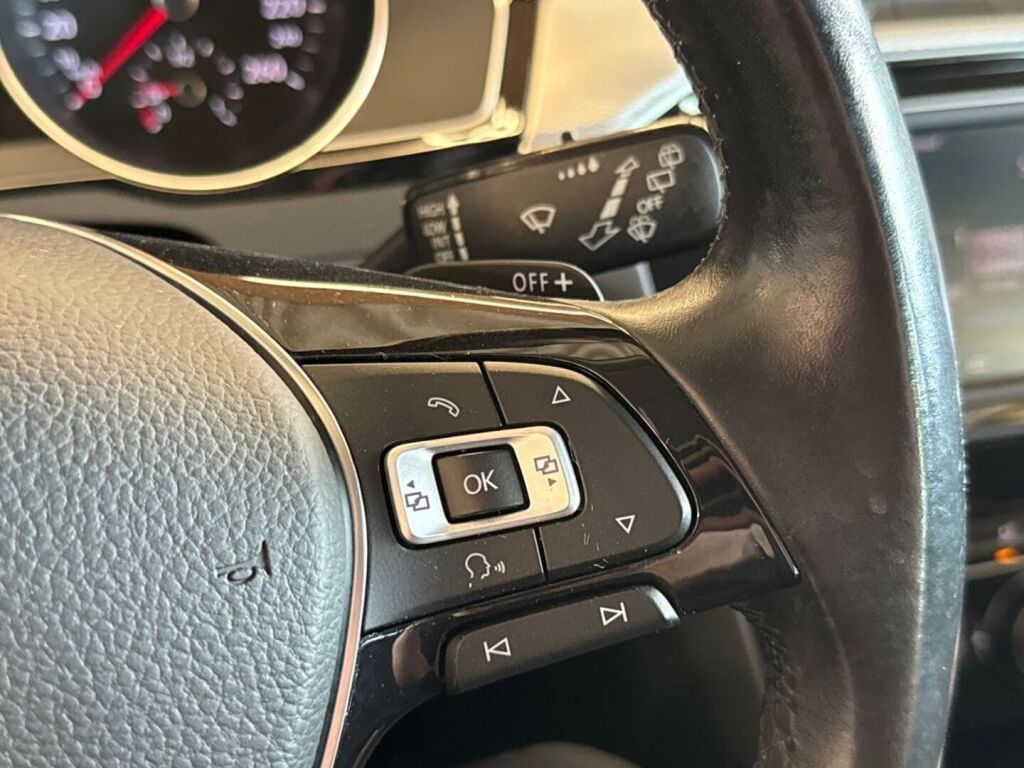 Volkswagen Passat 2017 Punainen