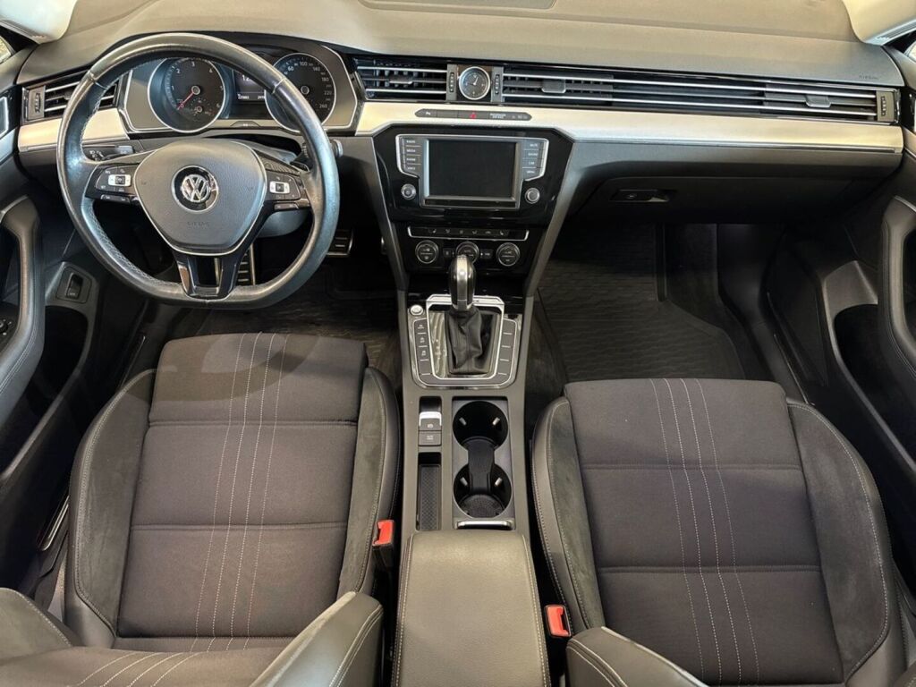 Volkswagen Passat 2017 Punainen