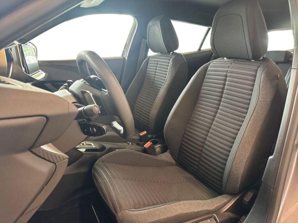 Peugeot 2008 2024 Metallinhohto Harmaa
