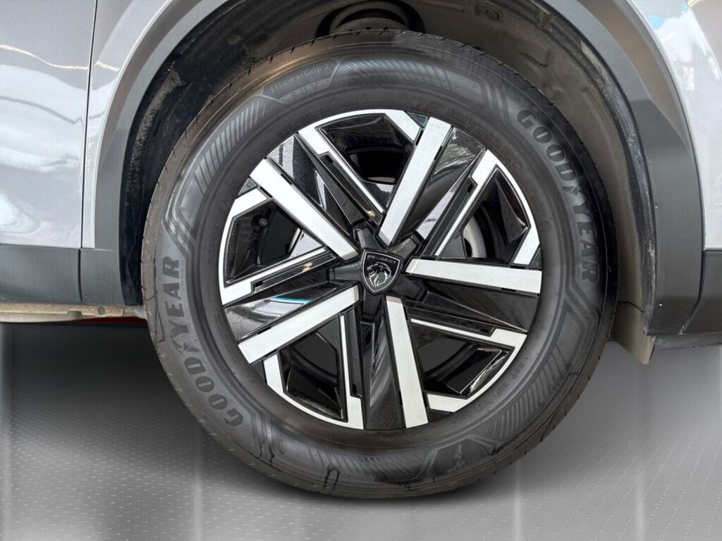 Peugeot 2008 2024 Metallinhohto Harmaa