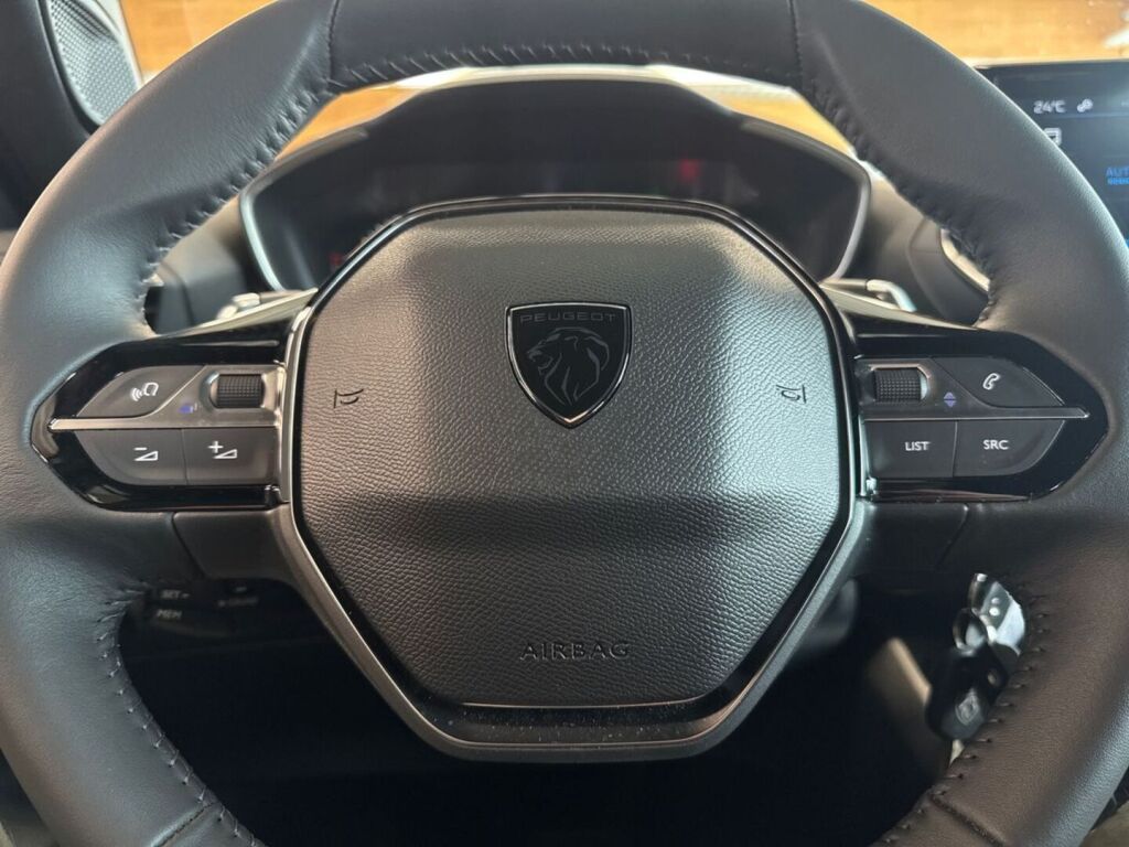 Peugeot 2008 2024 Metallinhohto Harmaa