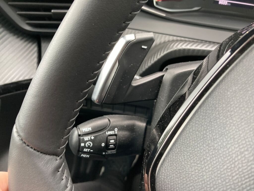 Peugeot 2008 2024 Musta