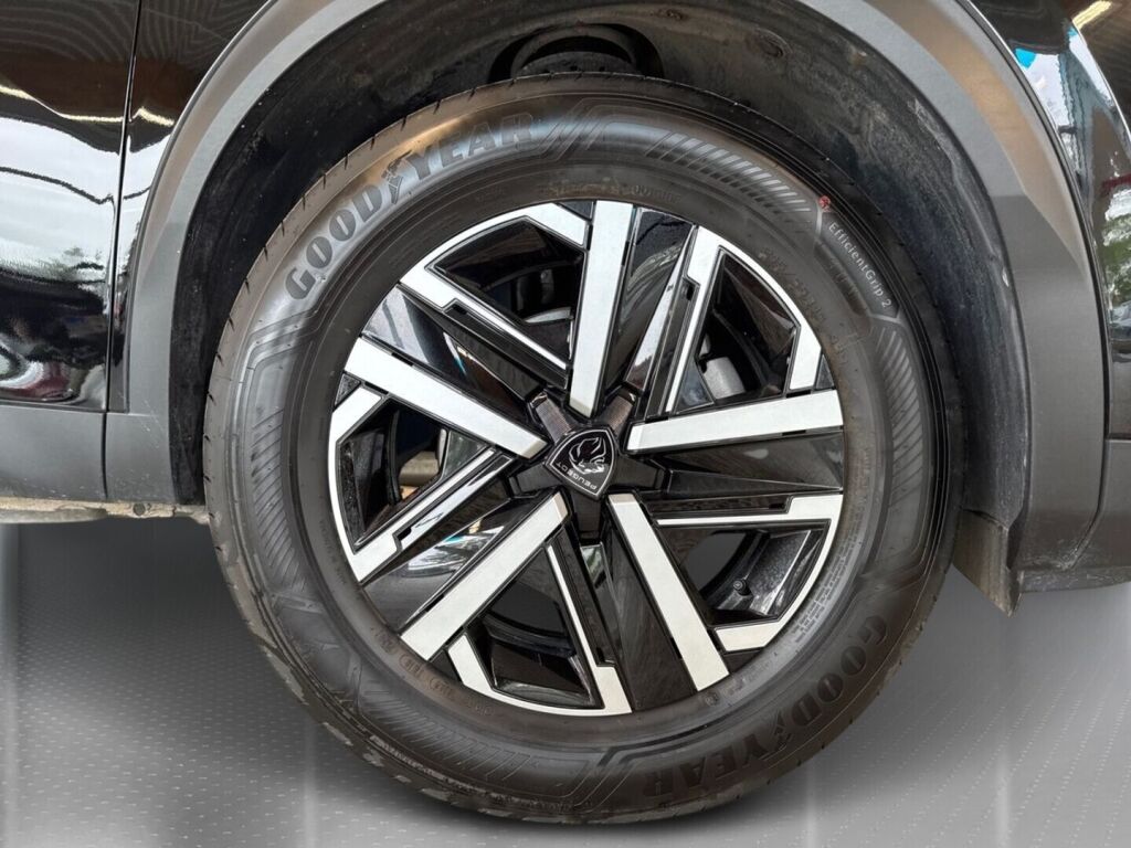 Peugeot 2008 2024 Musta