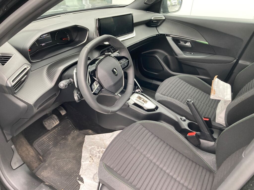 Peugeot 2008 2024 Musta