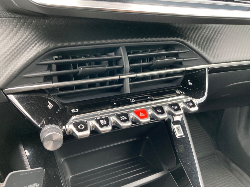 Peugeot 2008 2024 Musta
