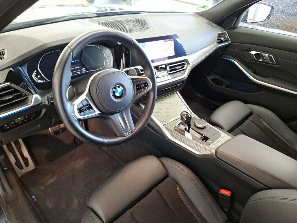 BMW 330 2021 Musta