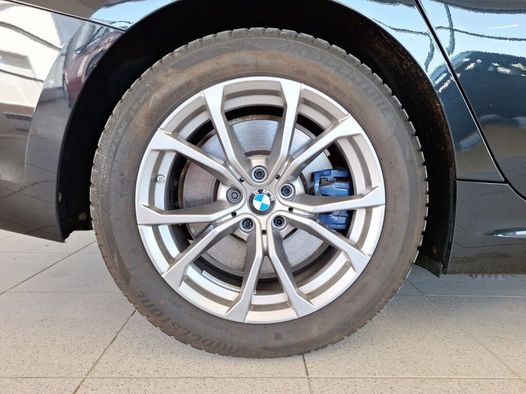 BMW 330 2021 Musta