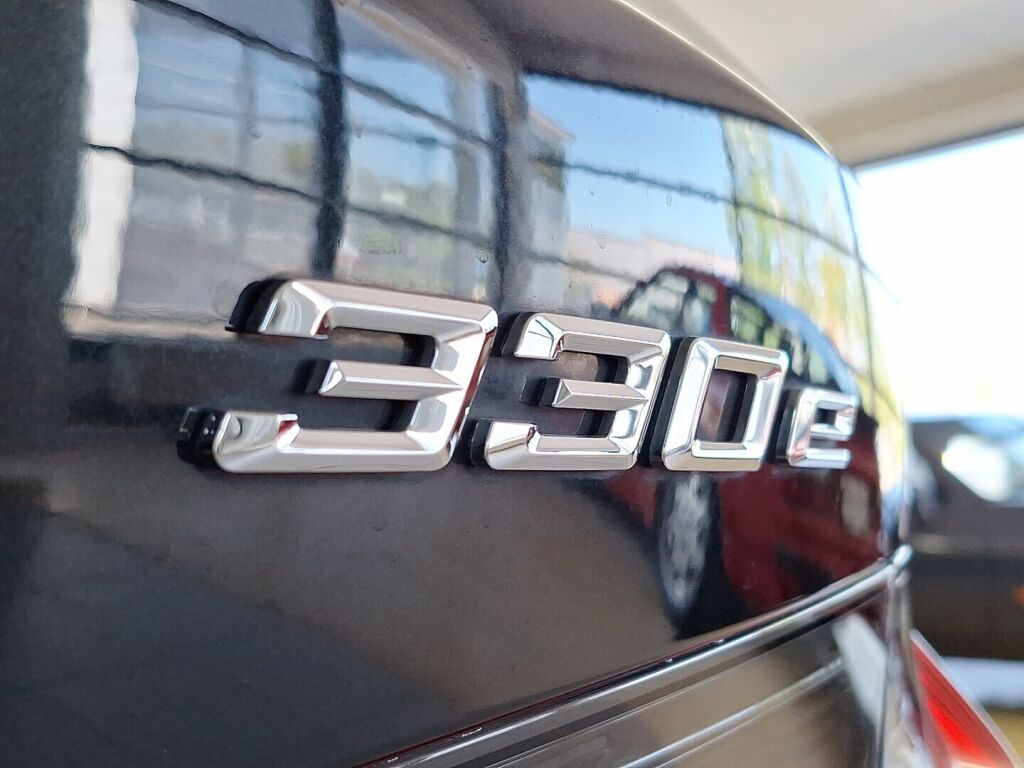 BMW 330 2021 Musta