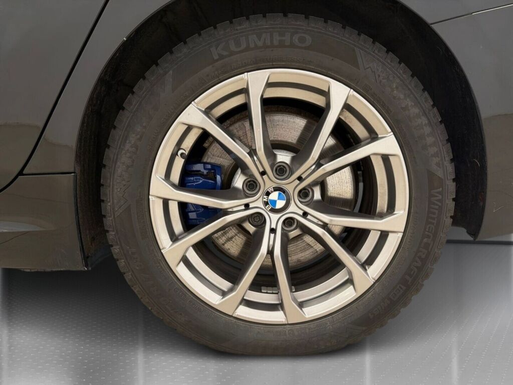 BMW 330 2021 Musta