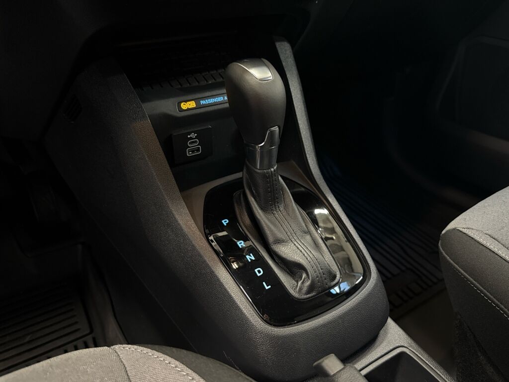 Ford Transit Courier 2024 Musta