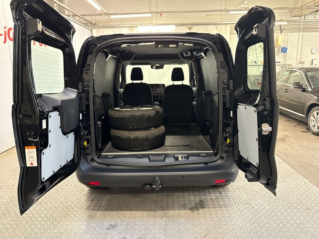 Ford Transit Courier 2024 Musta