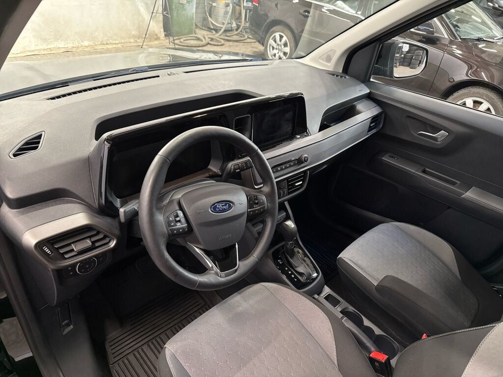 Ford Transit Courier 2024 Musta