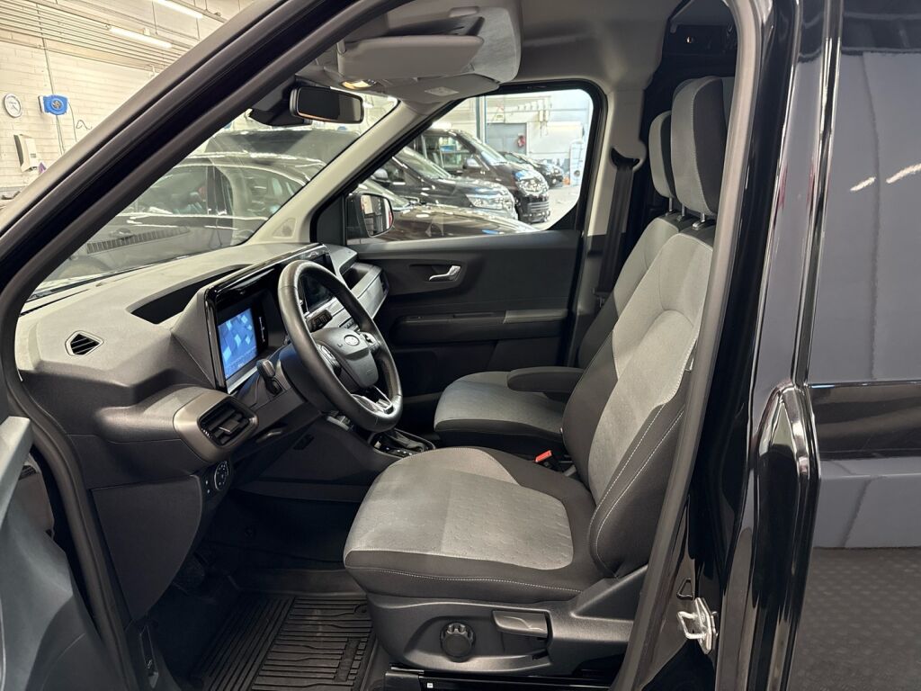 Ford Transit Courier 2024 Musta