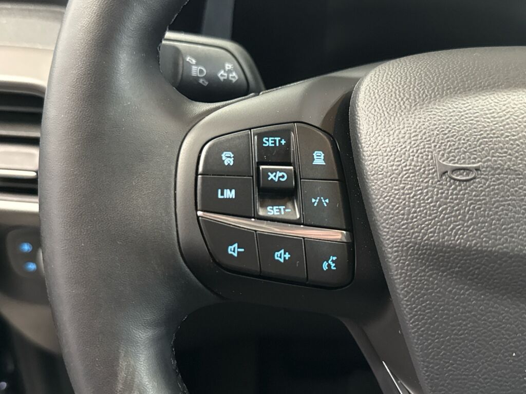 Ford Transit Courier 2024 Musta