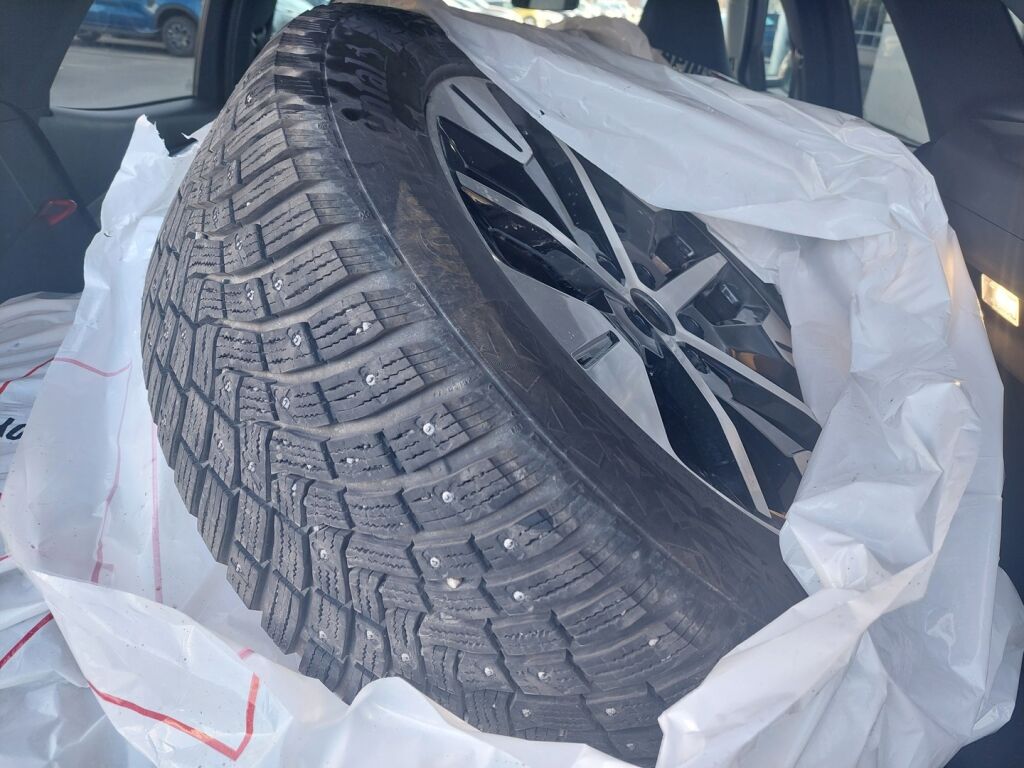 Ford Explorer 2024 Punainen