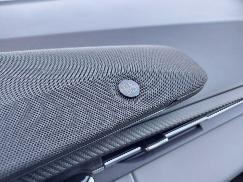 Ford Explorer 2024 Punainen